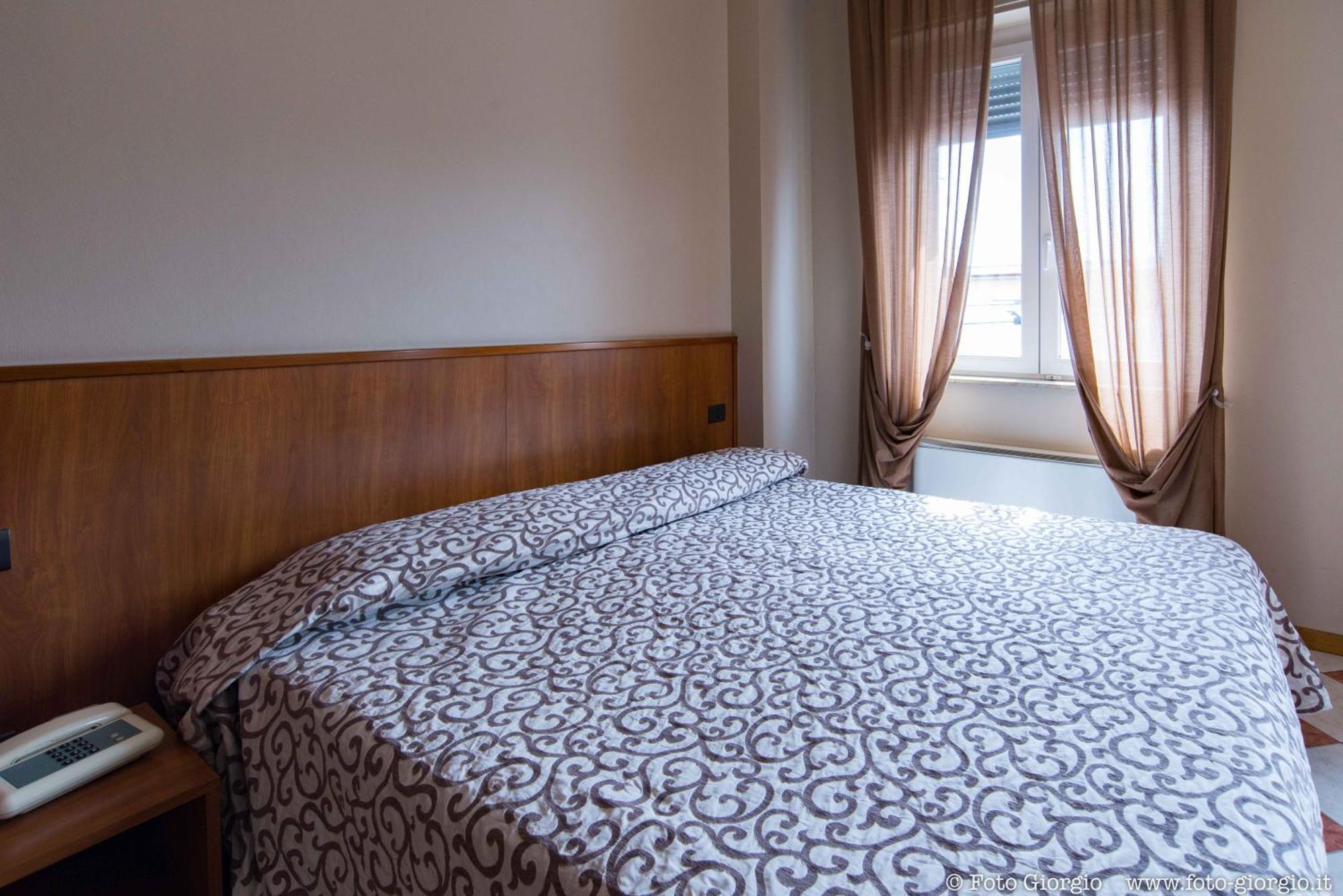 Hotel Daina Дальмине Экстерьер фото