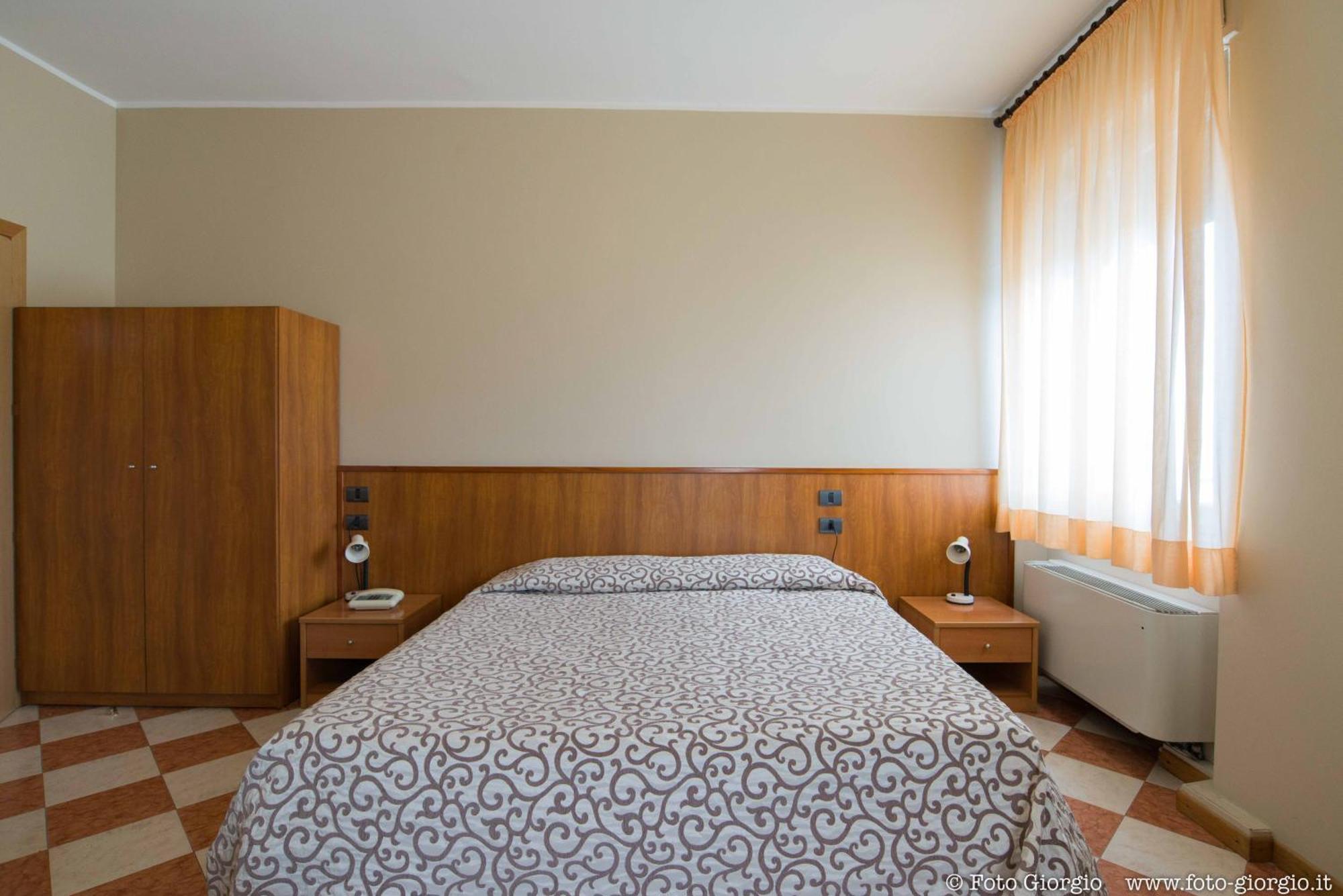 Hotel Daina Дальмине Экстерьер фото