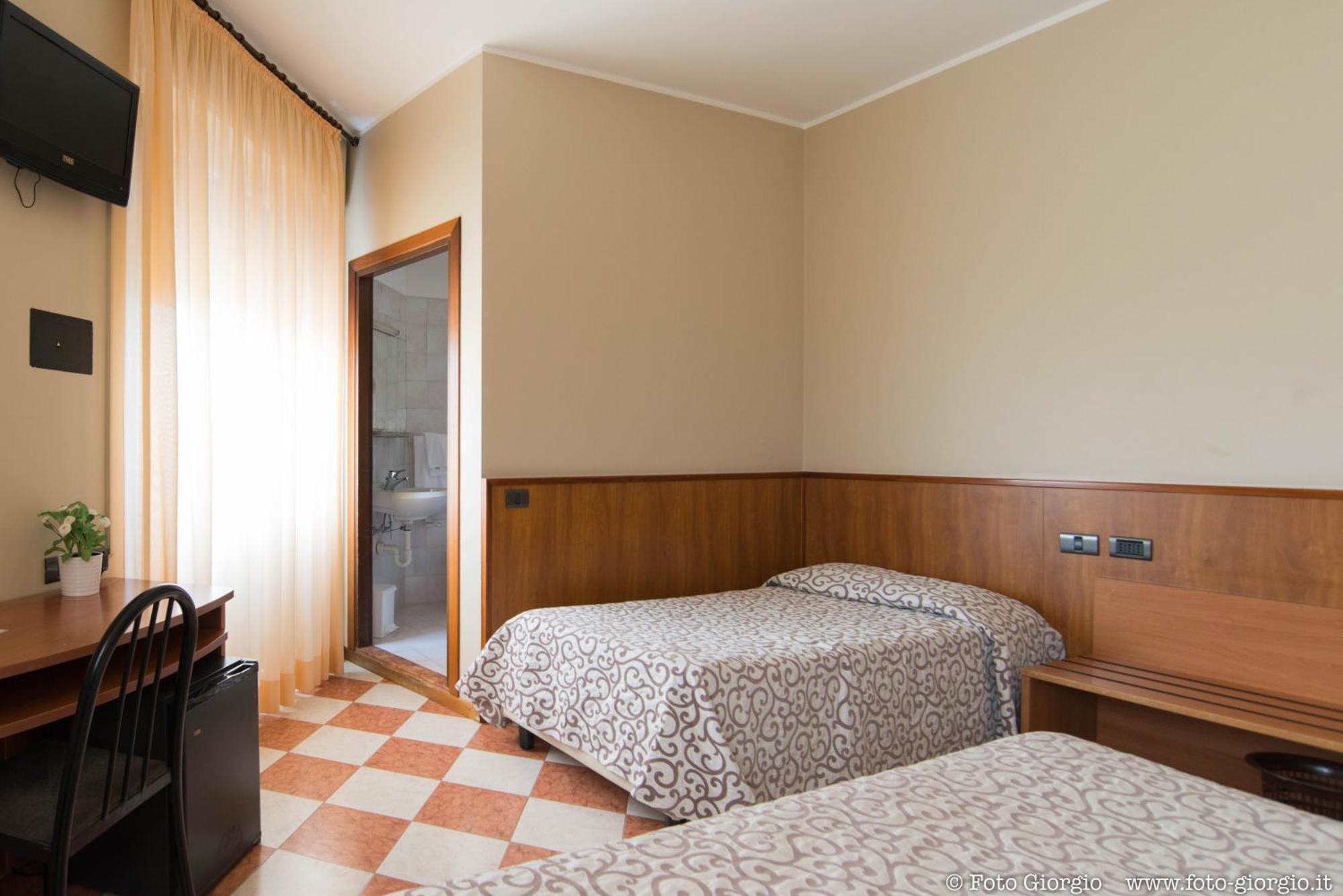 Hotel Daina Дальмине Экстерьер фото